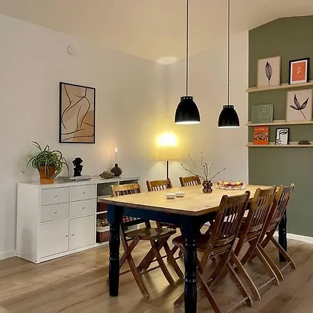 Skon Stor Lejlighed Med Havudsigt Og Braendeovn *