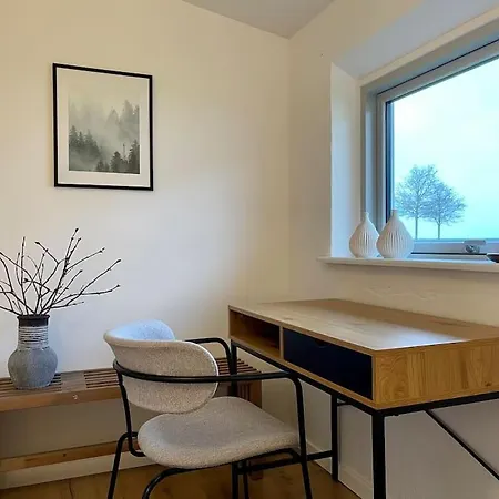 Skon Stor Lejlighed Med Havudsigt Og Braendeovn Lägenhet