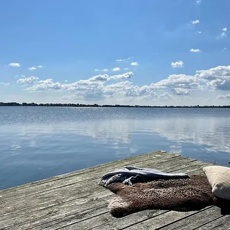 Skon Stor Lejlighed Med Havudsigt Og Braendeovn *