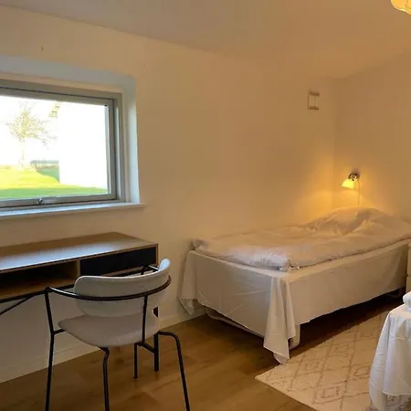 Lägenhet Skon Stor Lejlighed Med Havudsigt Og Braendeovn