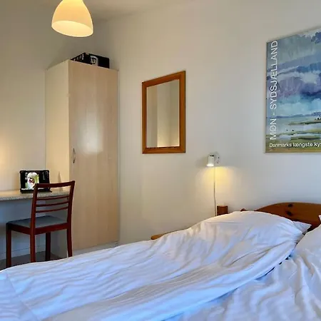 Skon Stor Lejlighed Med Havudsigt Og Braendeovn Askeby